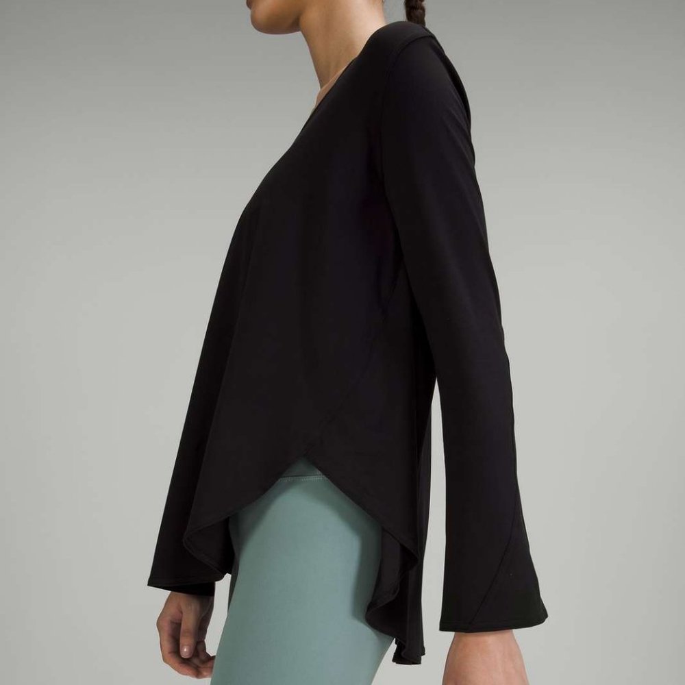 COPY - Lululemon Nulu Relaxed Fit Yoga Long Sleeve Shirt size (8)